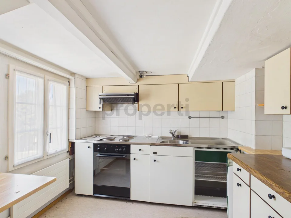 Mehrfamilienhaus mit zwei separate Wohnungen (4.5 & 3.5 Zimmer) an ...