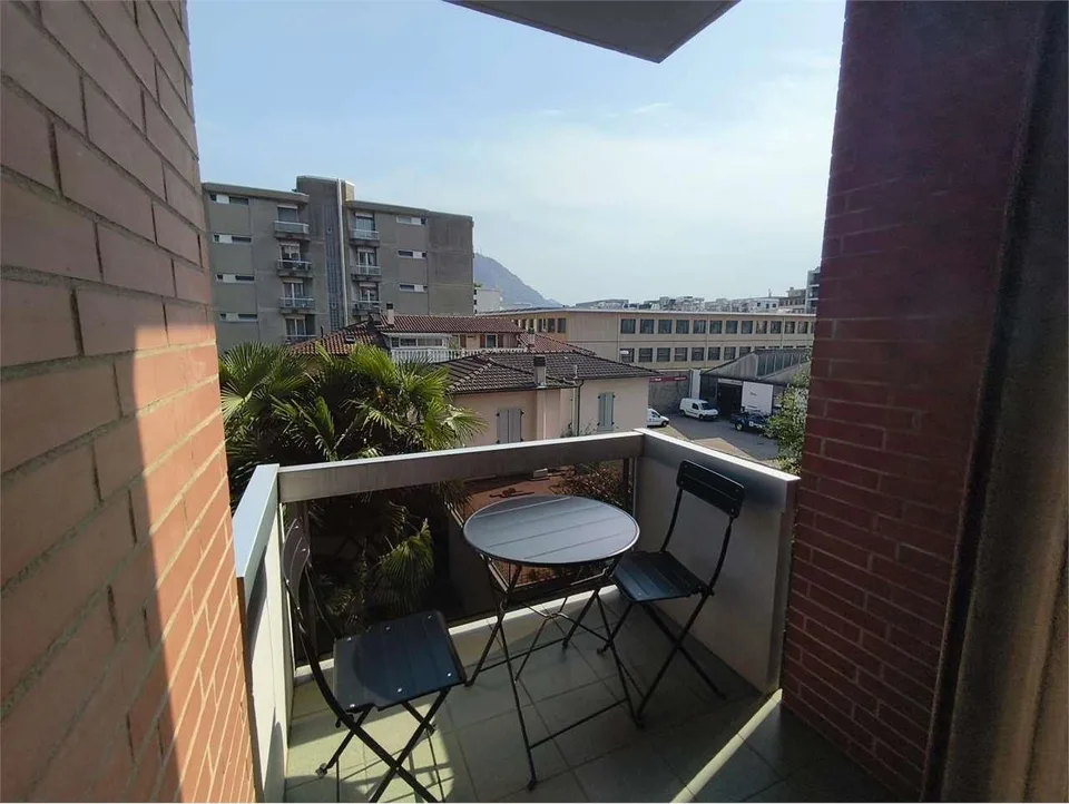 Pregassona (Via Merlina) - Spazioso 4.5 Locali Arredato con Tre Balcon