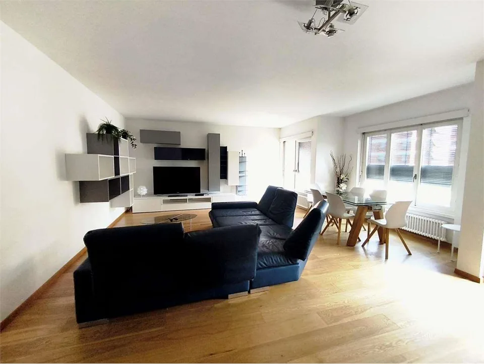 Pregassona (Via Merlina) - Spazioso 4.5 Locali Arredato con Tre Balcon