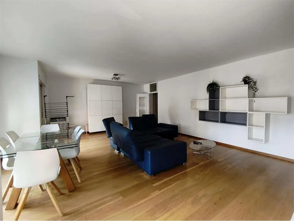 Pregassona (Via Merlina) - Spazioso 4.5 Locali Arredato con Tre Balcon