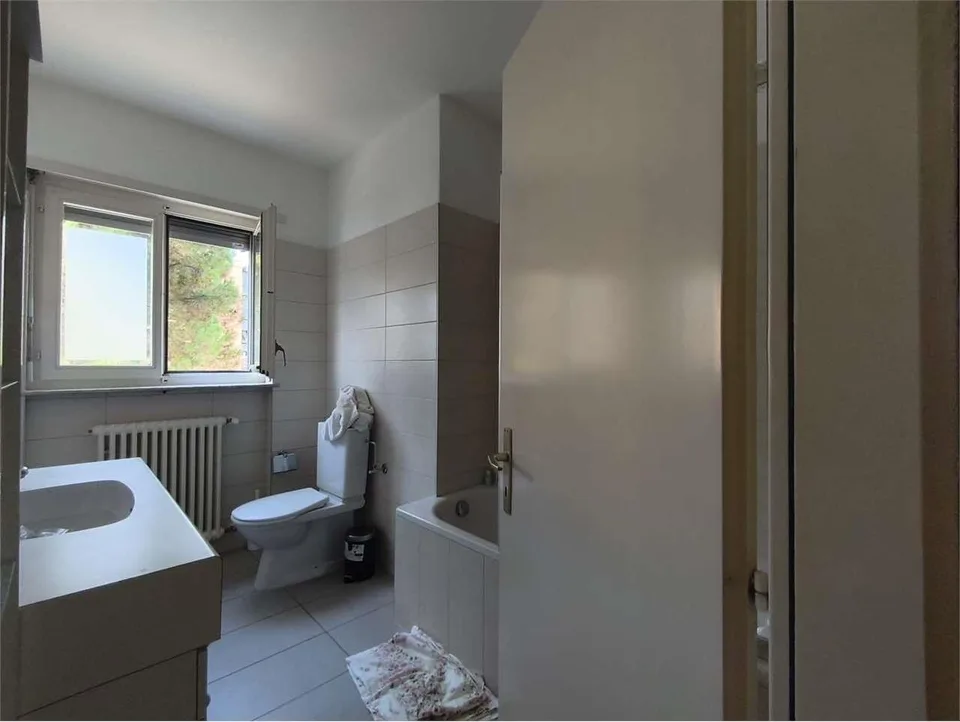 Pregassona (Via Merlina) - Spazioso 4.5 Locali Arredato con Tre Balcon