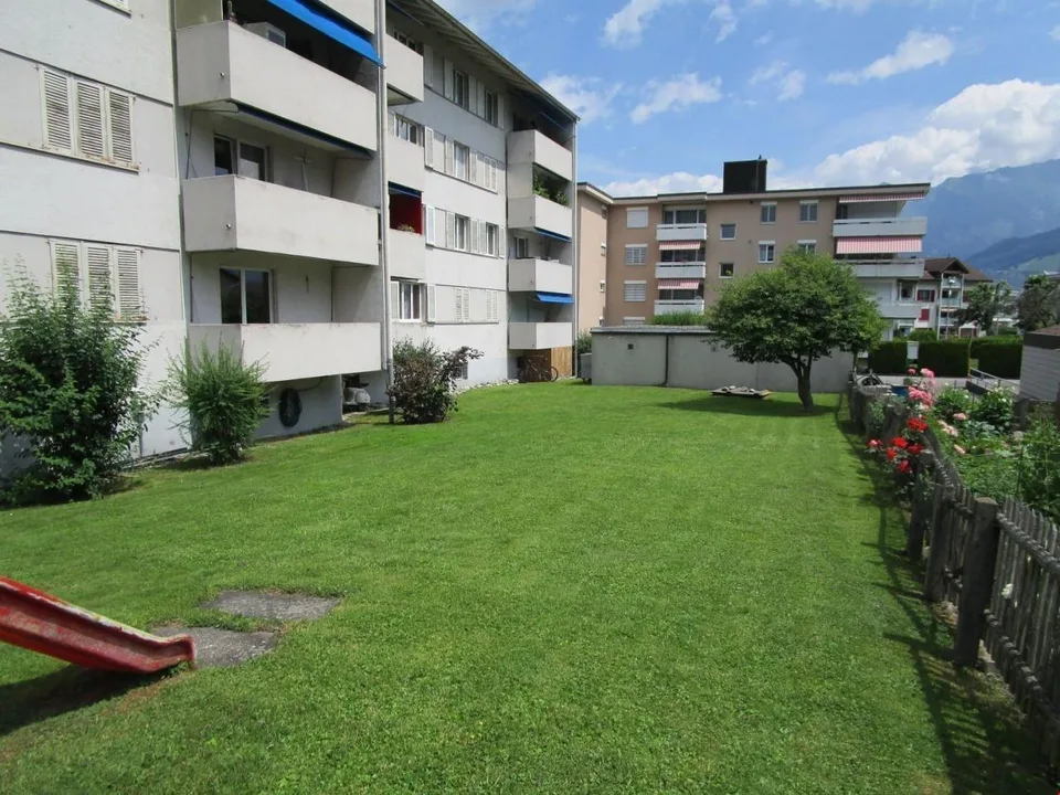 günstige ruhige zentrale 4-Zimmer Wohnung