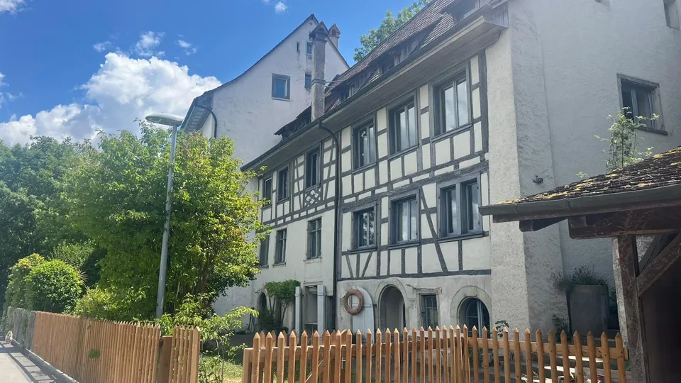 4-Zimmer-Dachwohnung Fischerhaus 15. Jh direkt am Rhein