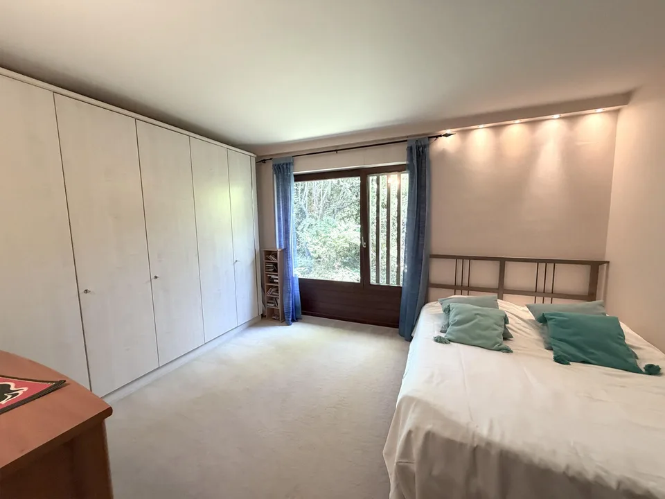 Ampia casa unifamiliare di 6,5 stanze con piscina e garage, Binningen