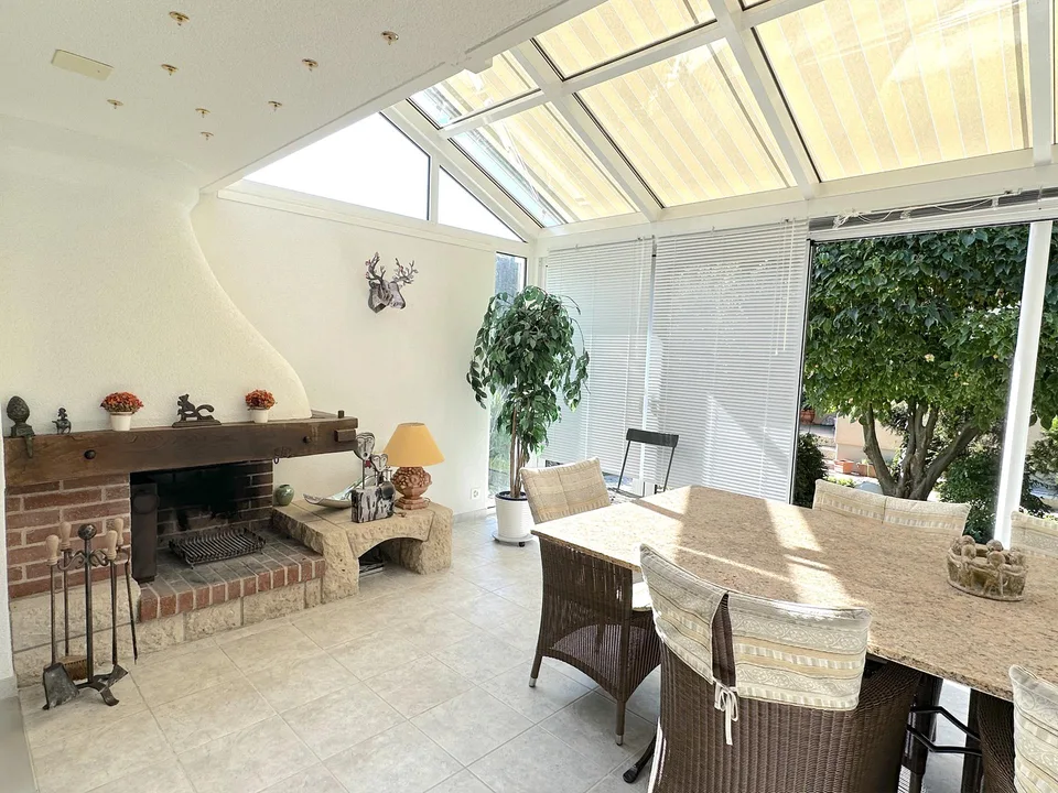 Ampia casa unifamiliare di 6,5 stanze con piscina e garage, Binningen