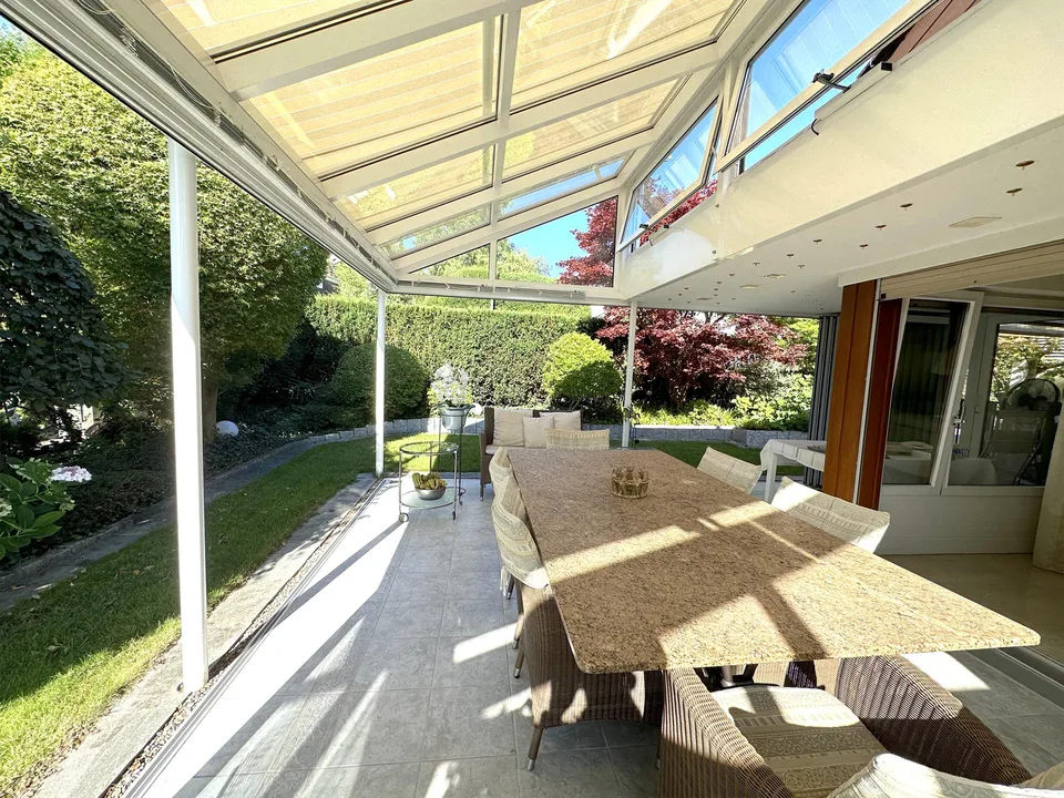 Ampia casa unifamiliare di 6,5 stanze con piscina e garage, Binningen