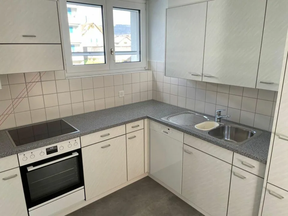 Beautiful bright 4-room apartment with balcony on the 3rd floor