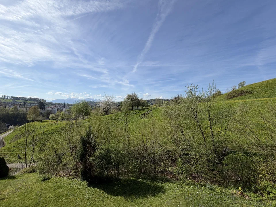 Top Moderne und Renovierte Wohnung mit Wintergarten-Balkon