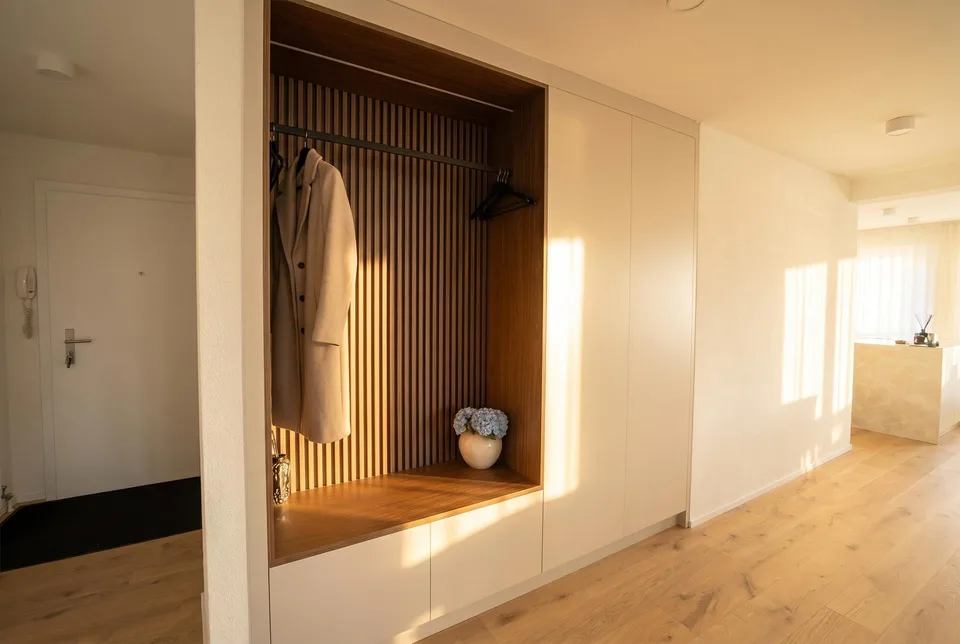 Top Moderne und Renovierte Wohnung mit Wintergarten-Balkon