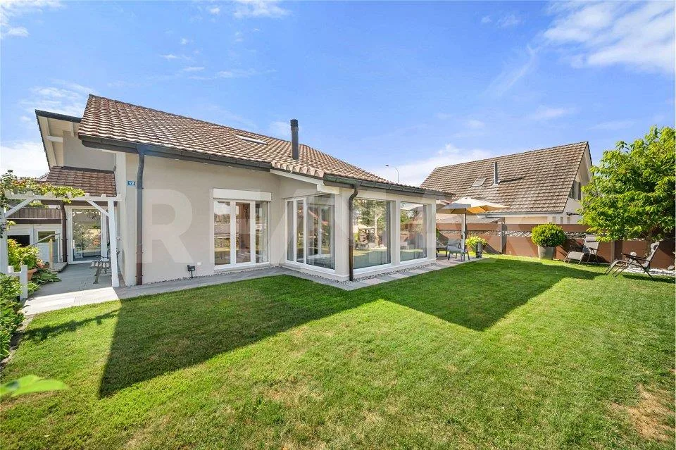 Coup de cur à Chénens : villa lumineuse, jardin d'hiver chauffé et terrasse plein sud !