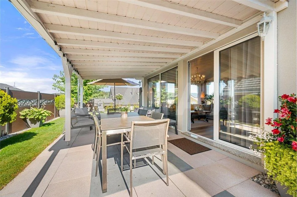Coup de cur à Chénens : villa lumineuse, jardin d'hiver chauffé et terrasse plein sud !