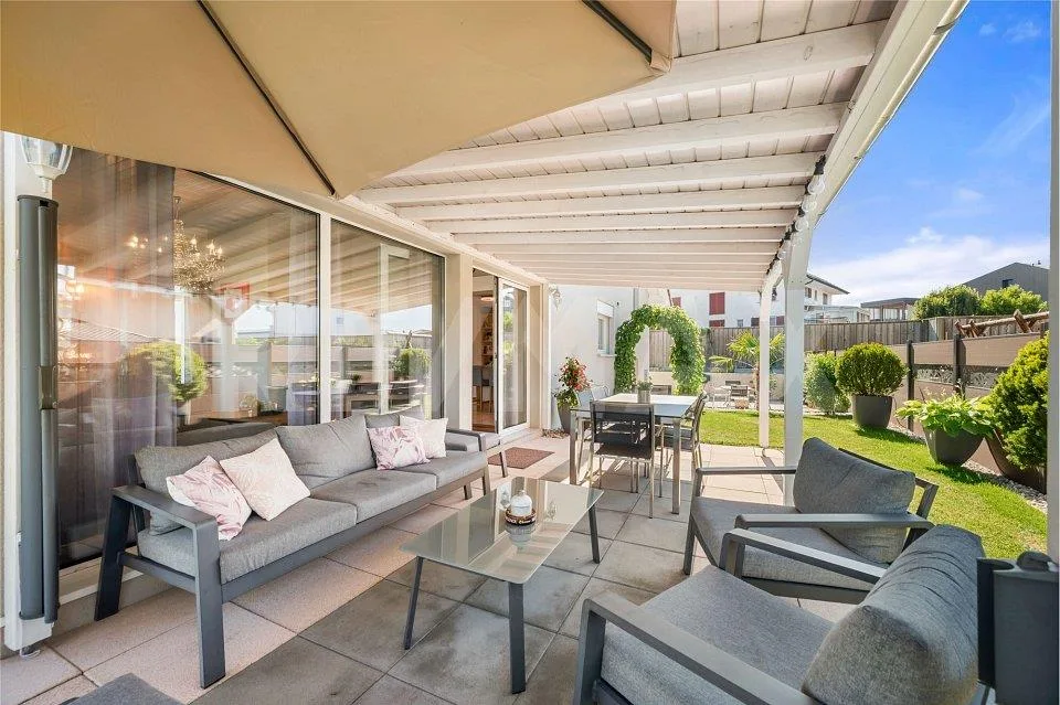 Coup de cur à Chénens : villa lumineuse, jardin d'hiver chauffé et terrasse plein sud !