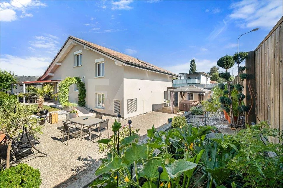 Coup de cur à Chénens : villa lumineuse, jardin d'hiver chauffé et terrasse plein sud !