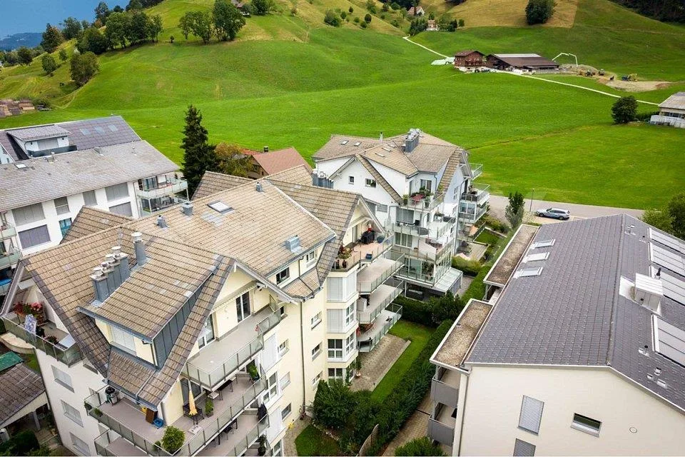 Grosszügige 4.5-Zimmer Gartenwohnung an ruhiger Lage in Einsiedeln ...