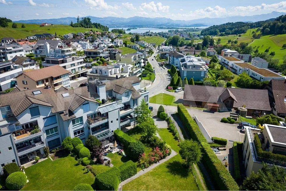 Modernes Wohnen eingebettet in die Natur / Frisch renovierte 4.5 Zi...