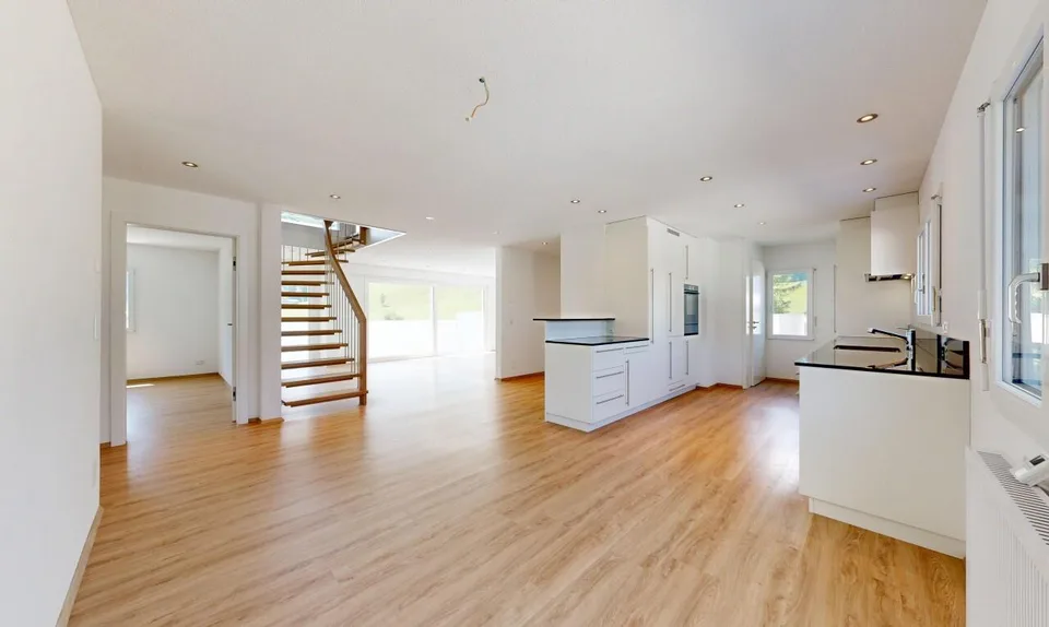 Einfamilienhaus mit über 260 m² Nutzfläche und grosser Garage