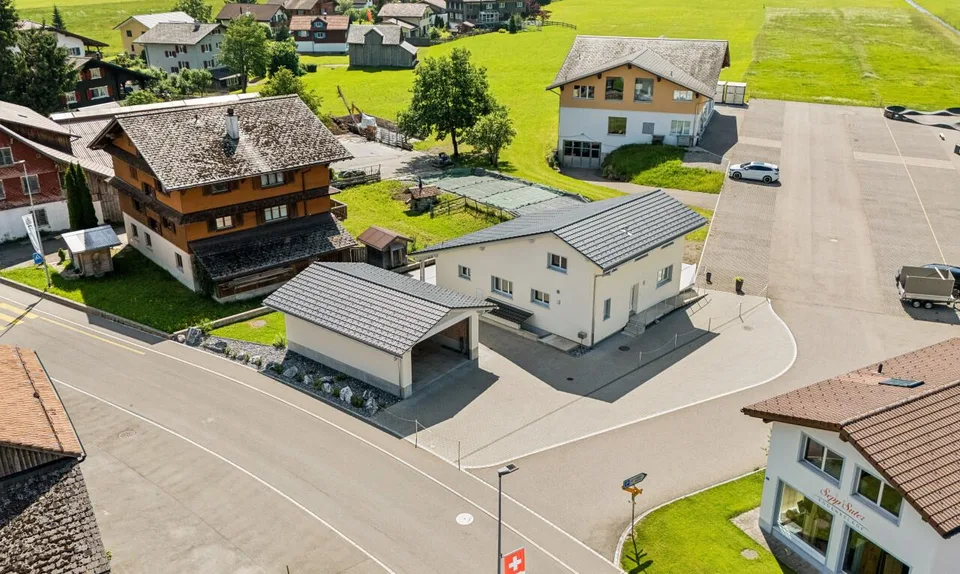 Einfamilienhaus mit über 260 m² Nutzfläche und grosser Garage