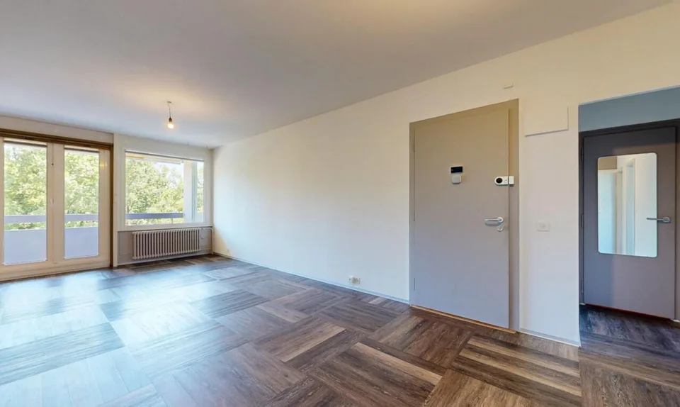 A bright 5-room attic in a quiet environment