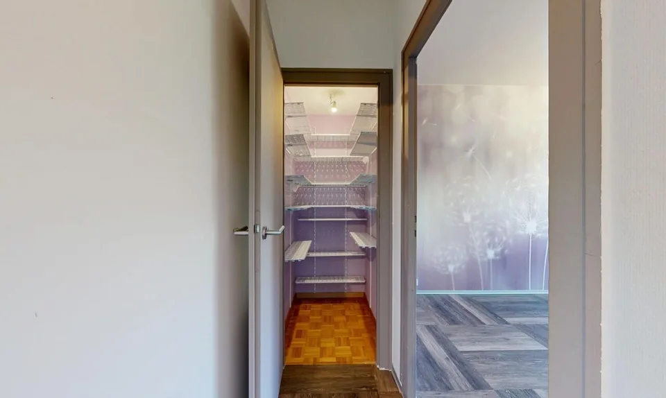 A bright 5-room attic in a quiet environment