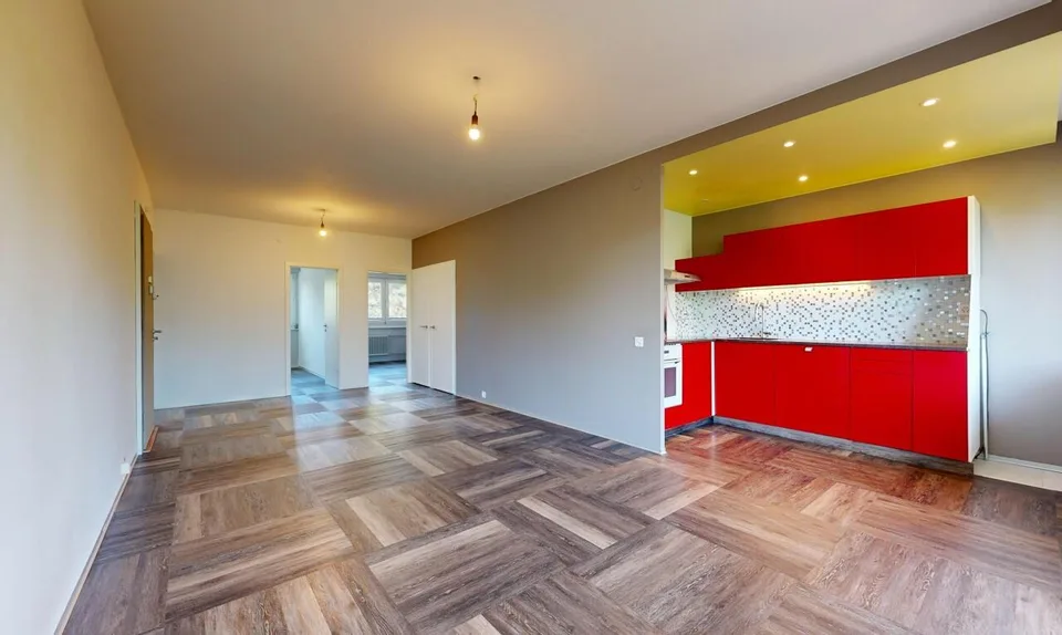A bright 5-room attic in a quiet environment