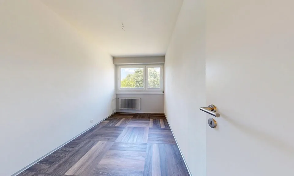 A bright 5-room attic in a quiet environment