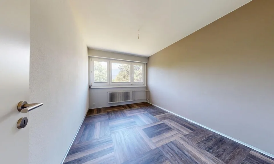 A bright 5-room attic in a quiet environment