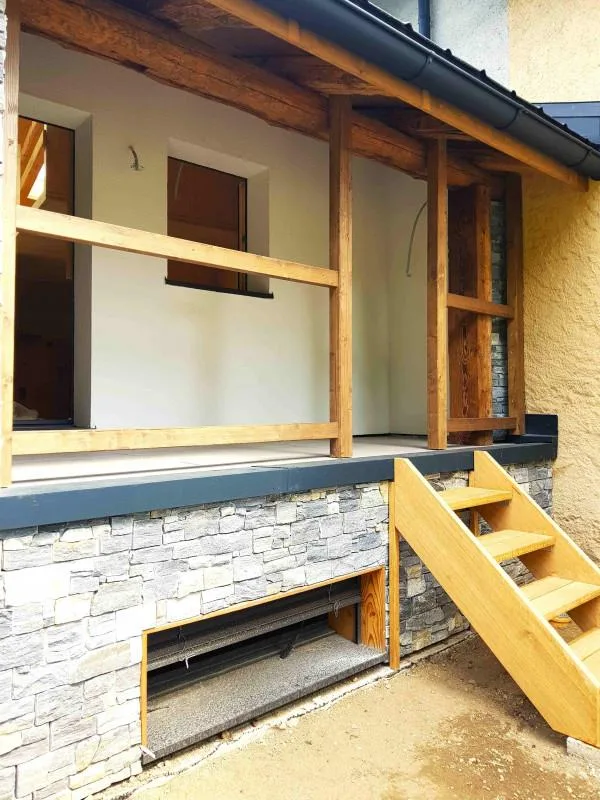 Neues Reihenhaus mit 3,5 Zimmern, 2 Parkplätzen und 1 Keller