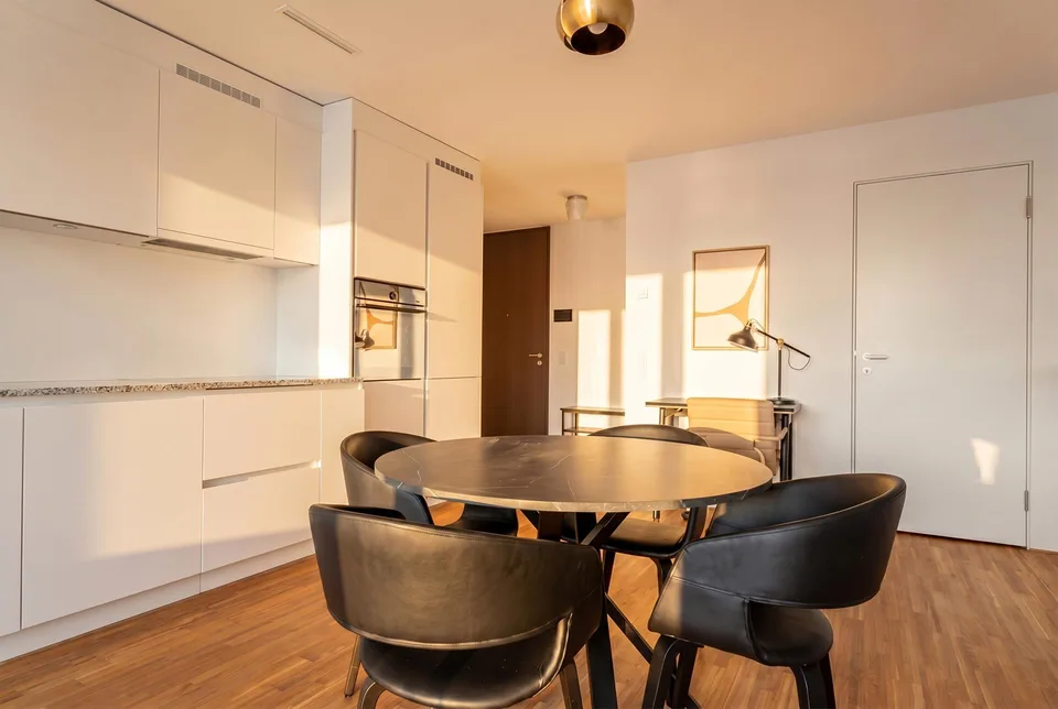 Modern 2.5-room apartment with sunny balcony, Zurich