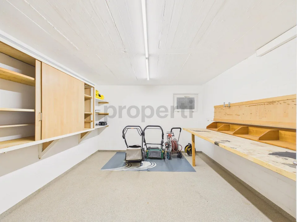 Modernes freistehendes 5.5-Zimmer-Einfamilienhaus mit Doppelgarage ...