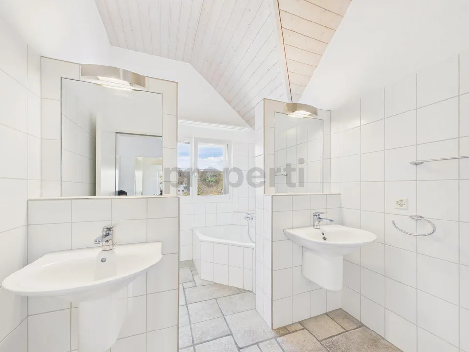 Modernes freistehendes 5.5-Zimmer-Einfamilienhaus mit Doppelgarage ...