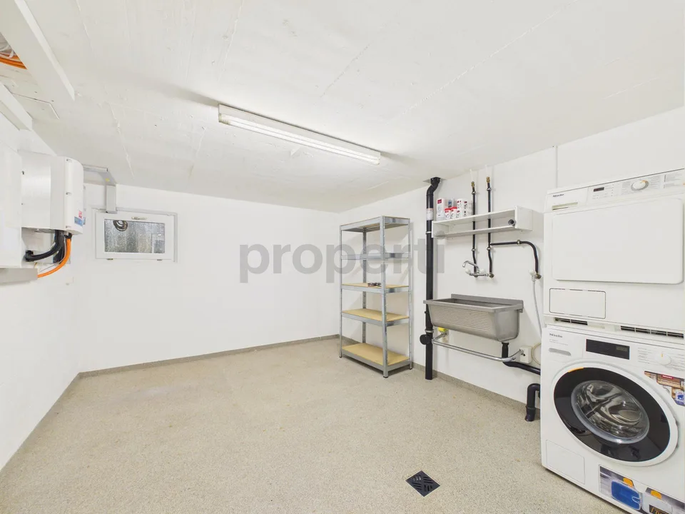 Modernes freistehendes 5.5-Zimmer-Einfamilienhaus mit Doppelgarage ...