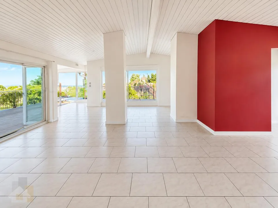 Attikawohnung mit 230 m2 Terrasse, Privatlift und Seesicht