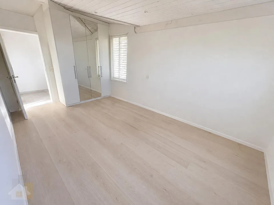 Attikawohnung mit 230 m2 Terrasse, Privatlift und Seesicht