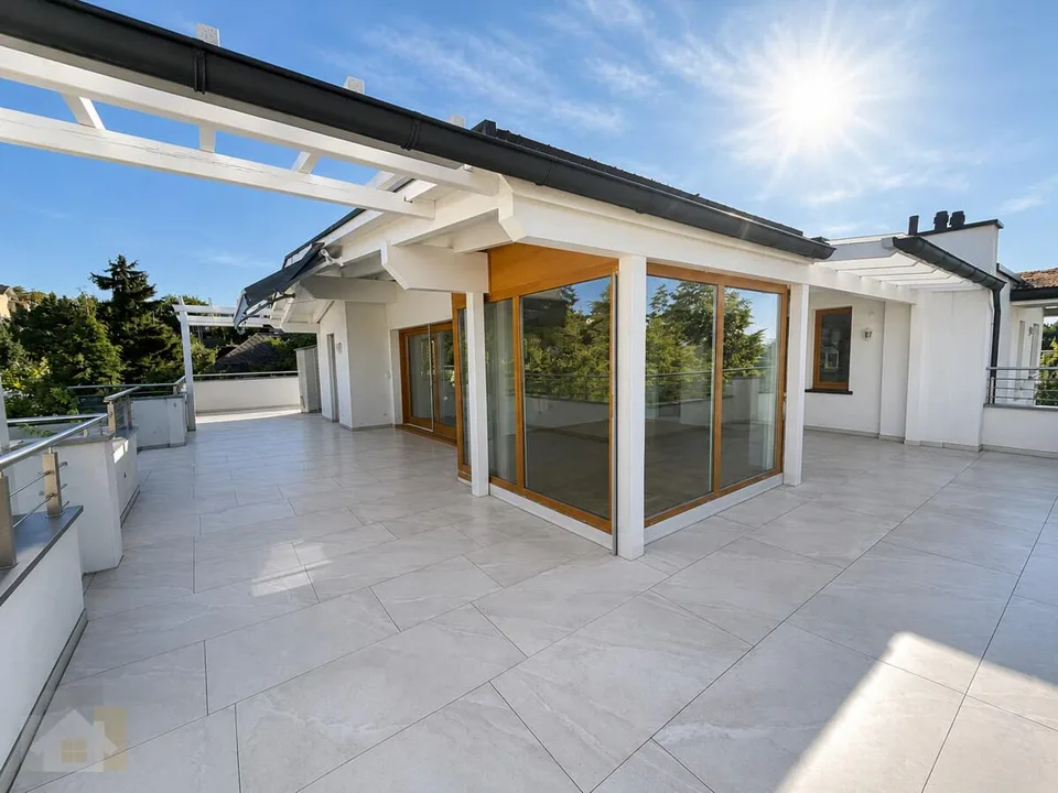Attikawohnung mit 230 m2 Terrasse, Privatlift und Seesicht