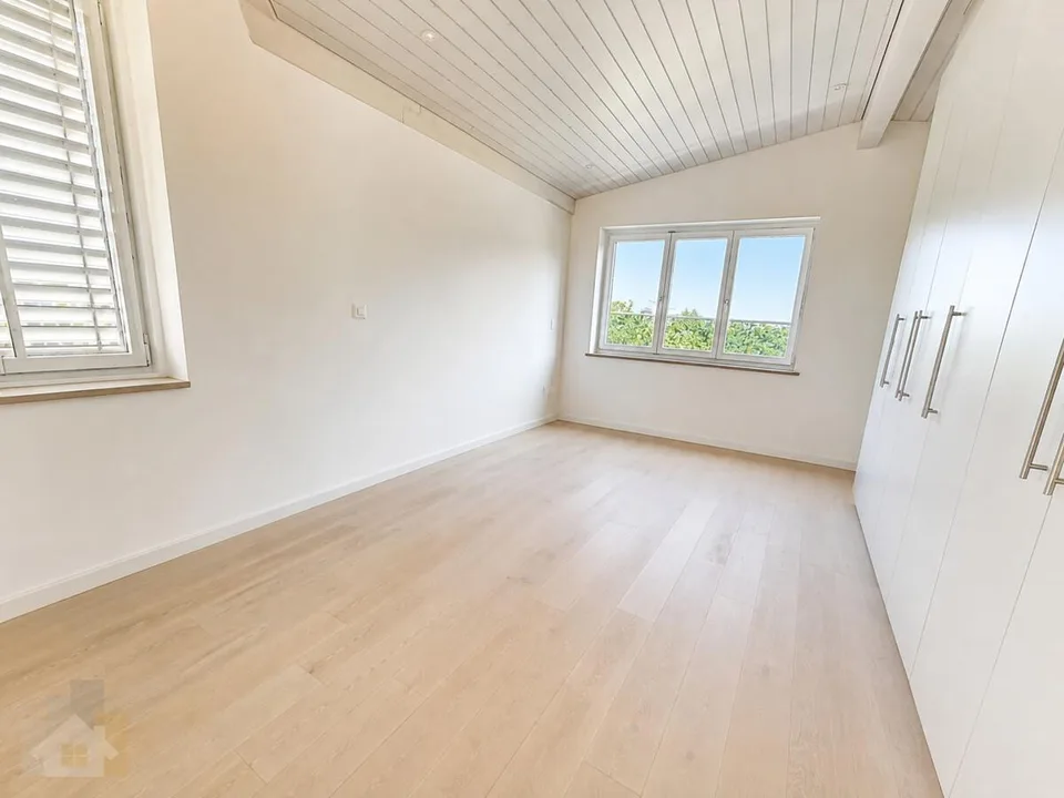 Attikawohnung mit 230 m2 Terrasse, Privatlift und Seesicht