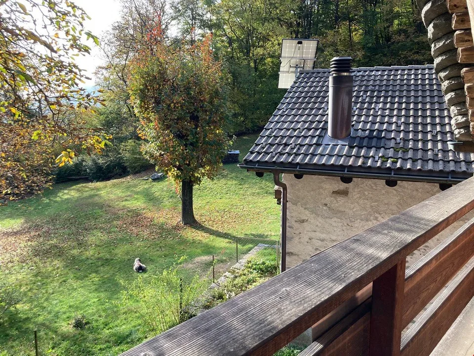 Brione s/Minusio, Val Resa - 2 Rustici con terreno, rinnovati