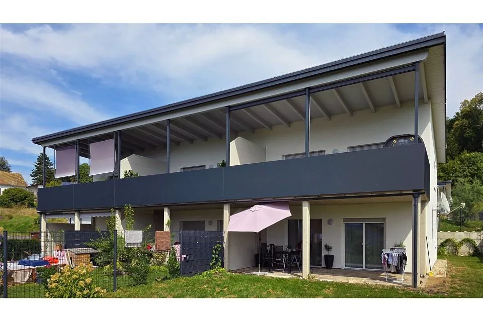 Neuwertiges Mehrfamilienhaus mit 4 Wohnungen und interessanter Rend...