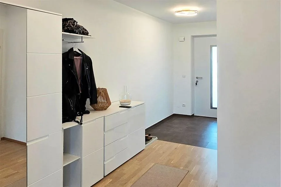 Neuwertiges Mehrfamilienhaus mit 4 Wohnungen und interessanter Rend...