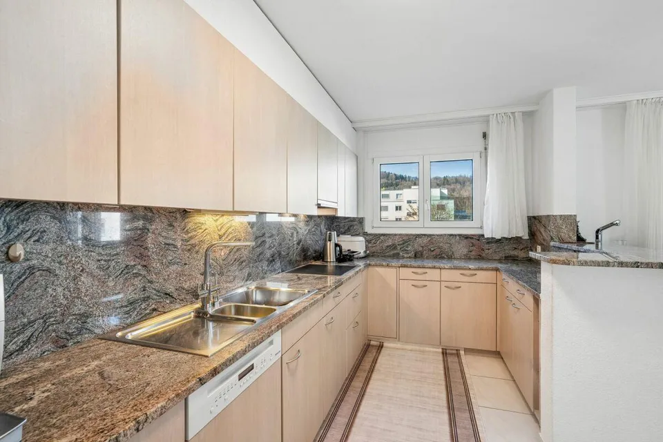 Ihr neues Zuhause: 170 m² Wohnkomfort mit Wintergarten und Cheminée