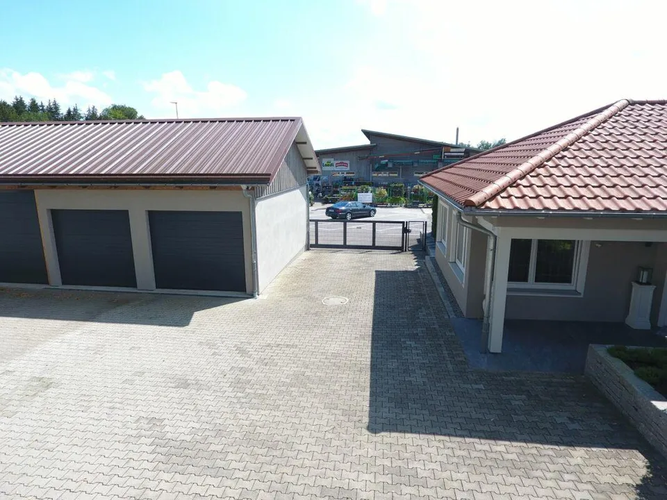 Reserviert! Reitsportimmobilie mit Haus und Reithalle