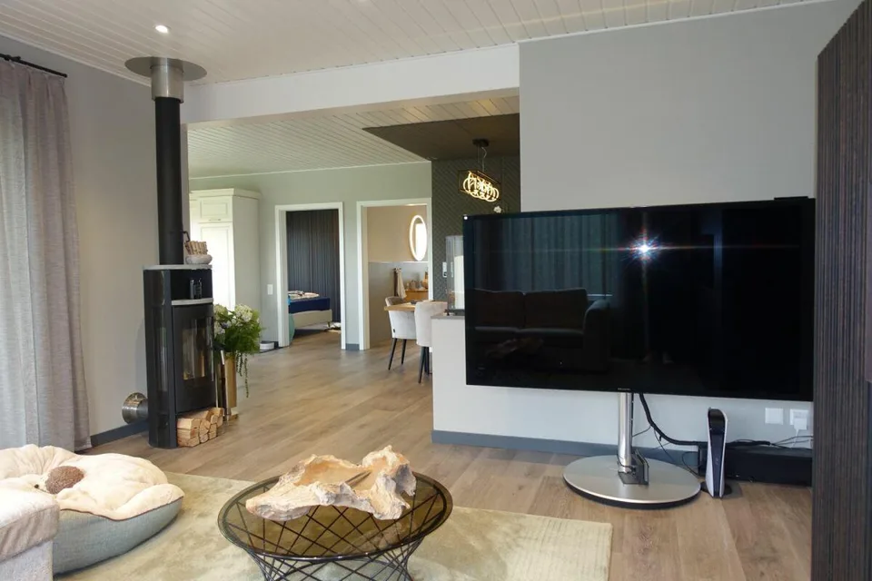 Reserviert! Reitsportimmobilie mit Haus und Reithalle