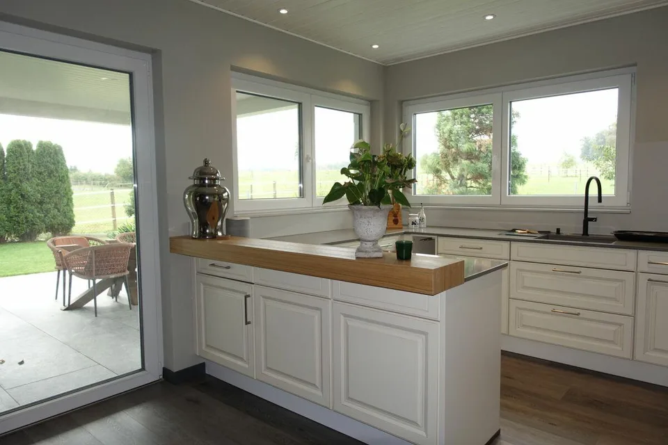 Reserviert! Reitsportimmobilie mit Haus und Reithalle