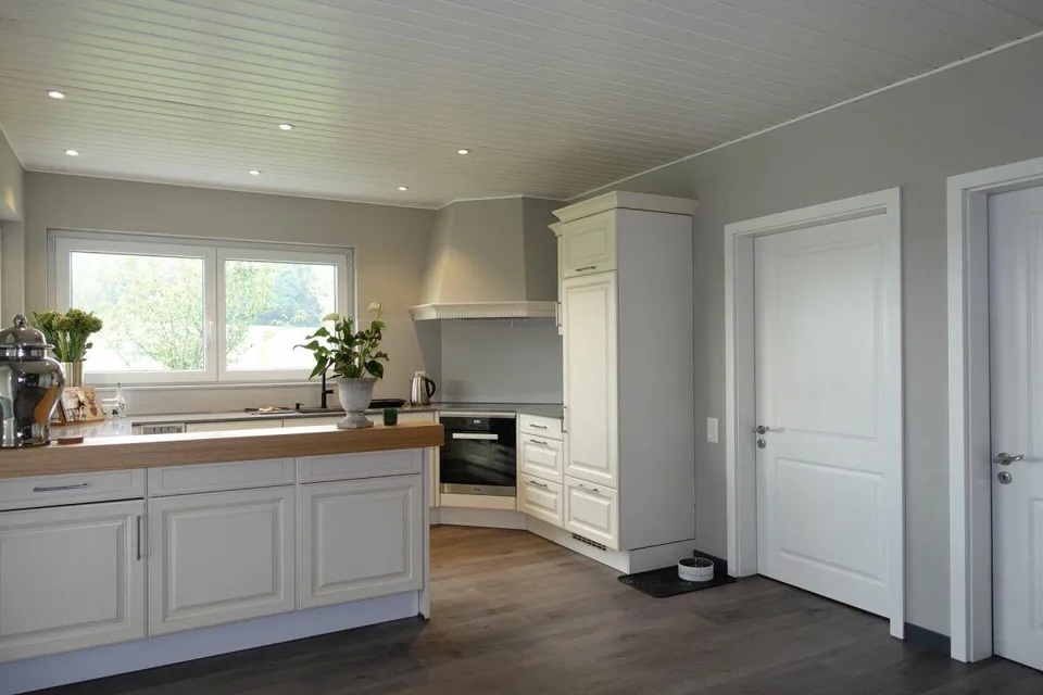 Reserviert! Reitsportimmobilie mit Haus und Reithalle