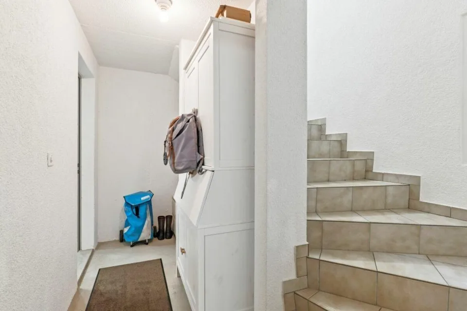 Doppeleinfamilienhaus mit grosser Rasenfläche