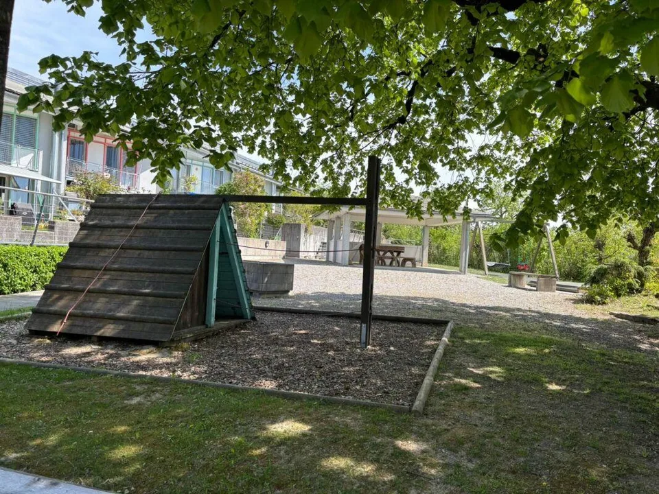 Traumhaftes Eck-Reiheneinfamilienhaus mit zwei Einstellhallenplätze