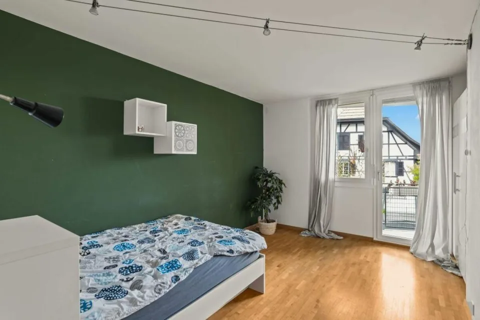 Traumhaftes Eck-Reiheneinfamilienhaus mit zwei Einstellhallenplätze