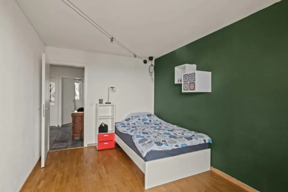 Traumhaftes Eck-Reiheneinfamilienhaus mit zwei Einstellhallenplätze