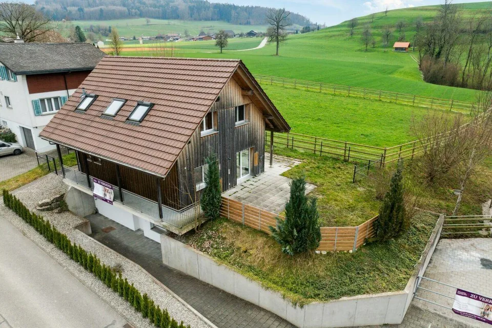 Bijou - Reitsportimmobilie mit Reithalle und Wohnhaus