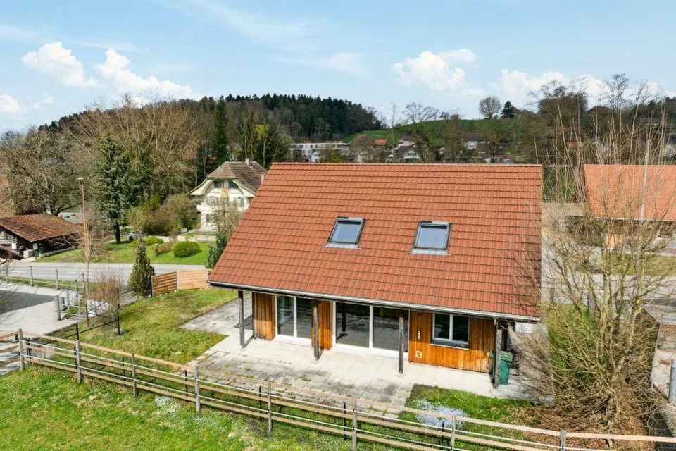 Bijou - Reitsportimmobilie mit Reithalle und Wohnhaus