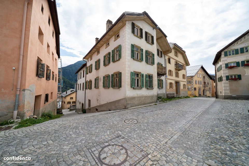 Historische Chasa Plaz in Ardez – Engadinerhaus mit Entwicklungspotenz